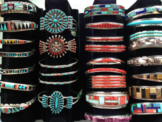 ズニ族のバングル | インディアンジュエリー専門店 PureDoll