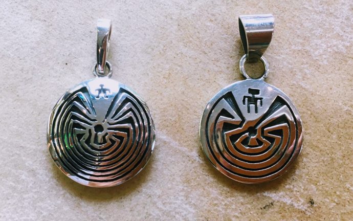 ホピ族のペンダントトップ Man in the Maze編 | インディアン