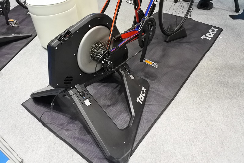 Tacx（タックス）【路面からの振動まで再現】Neo Smart （ネオスマート