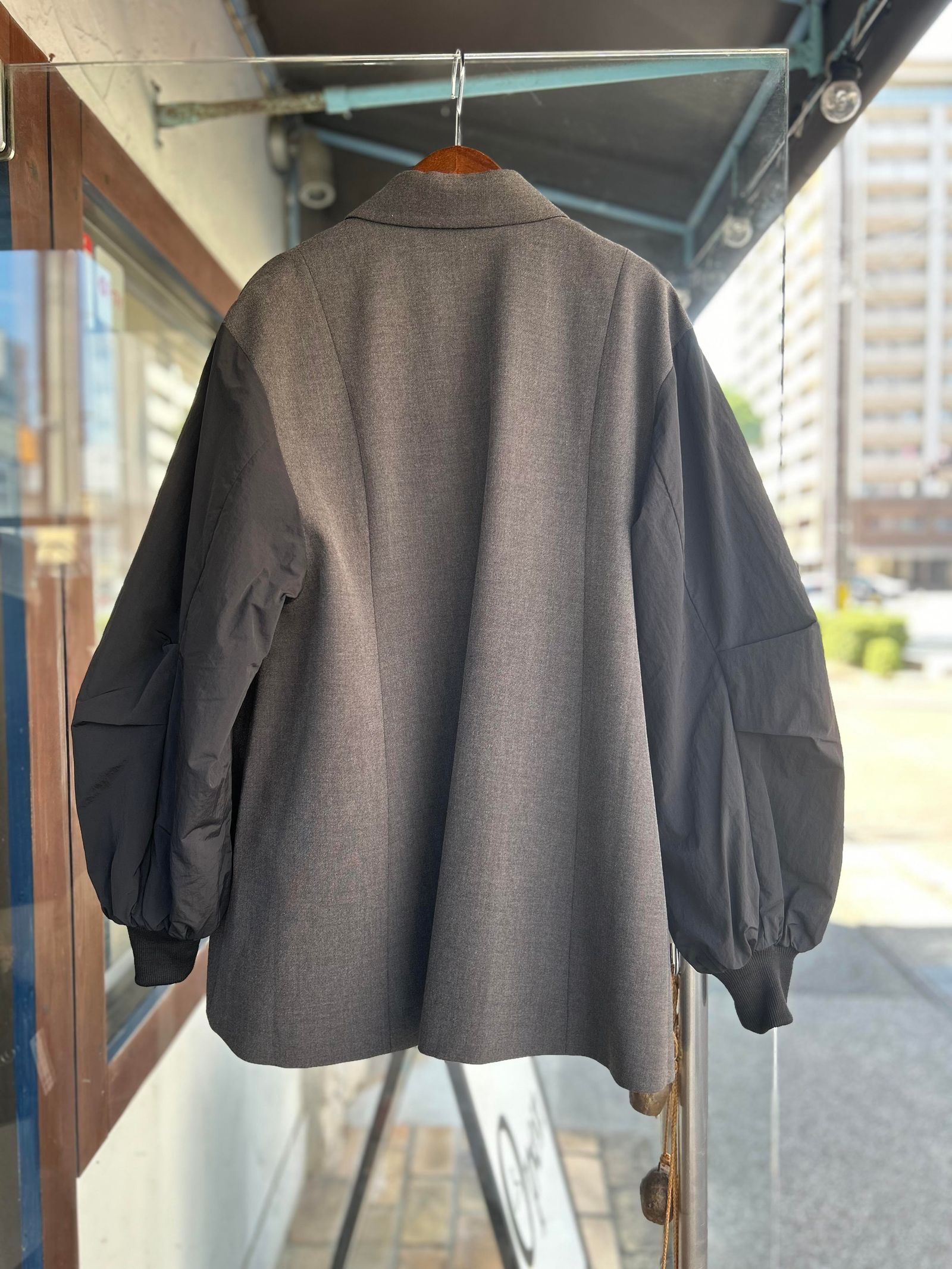 CHIGNON - 袖ドッキングフォルムジャケット チャコール | ravii ONLINE