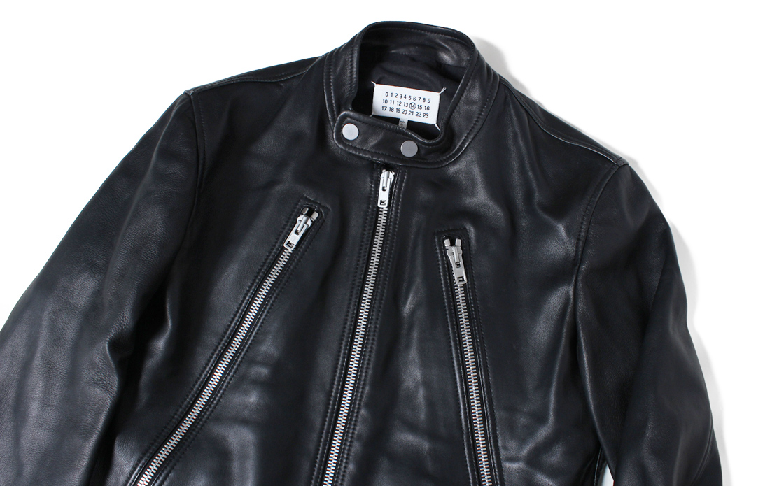 Maison Margiela］25年以上愛され続ける“ハの字ライダース” - ブランド