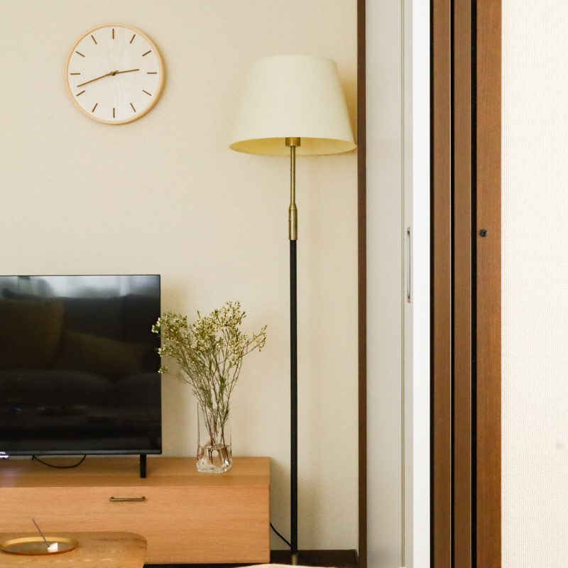 わたしの愛用品-帰宅後のくつろぎ時間が充実フロアライトDeliciaで上質