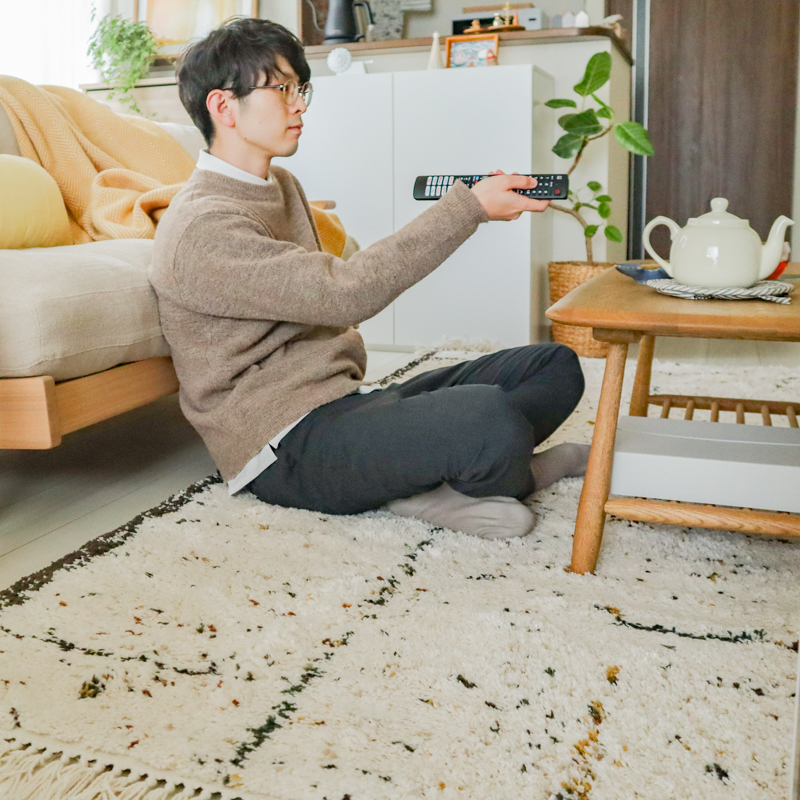 わたしの愛用品-もう床の硬さに悩まないBIANCA LINE-DOTラグで床生活が