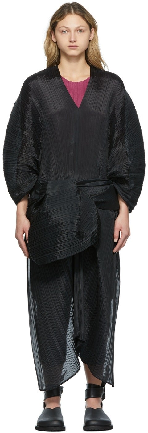 PLEATS PLEASE ISSEY MIYAKE + Black Basic Madame-T Shawl