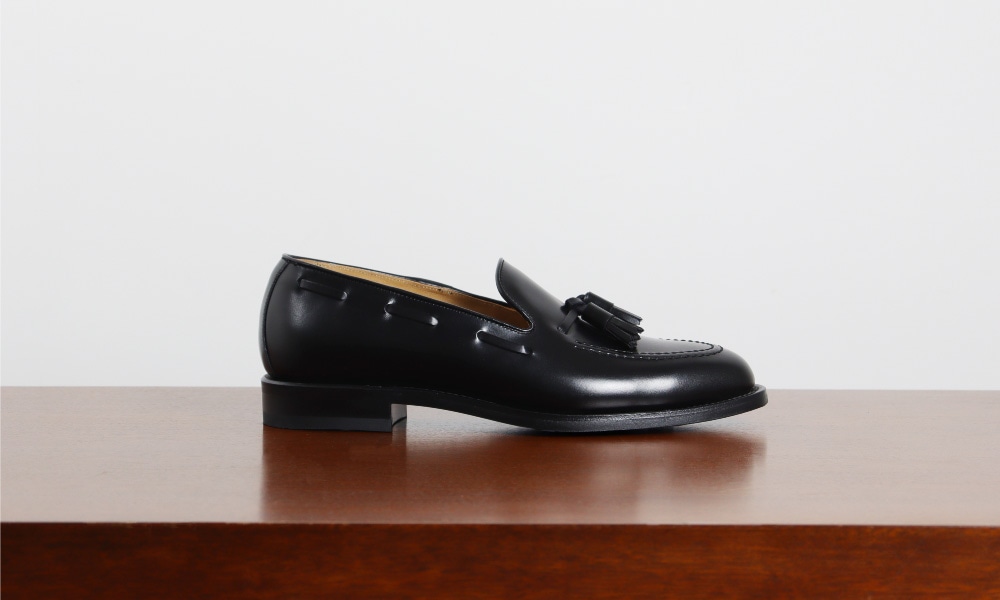 ほどよいカジュアルダウンが心地よい、タッセルローファー | 株式会社