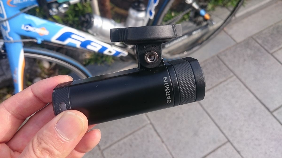 GARMIN VARIA UT800発売！至れり尽くせりのスマートヘッドライト（使用