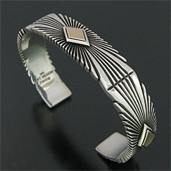 ナバホ族 Pat Bedonie サンバースト 14K バングル 【送料無料】