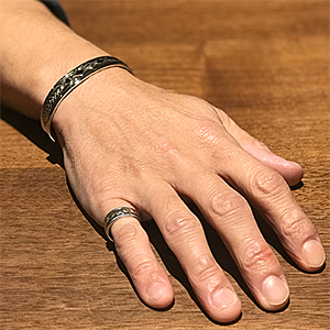 RIVER MAIL企画】ナバホ族 Bruce Morgan 3/8” 14K 4ダイヤ+アロー バングル