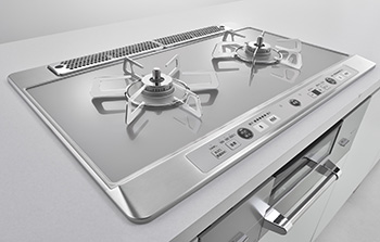 多様化する家族形態にあわせたユニバーサルデザインコンロ あらゆる人