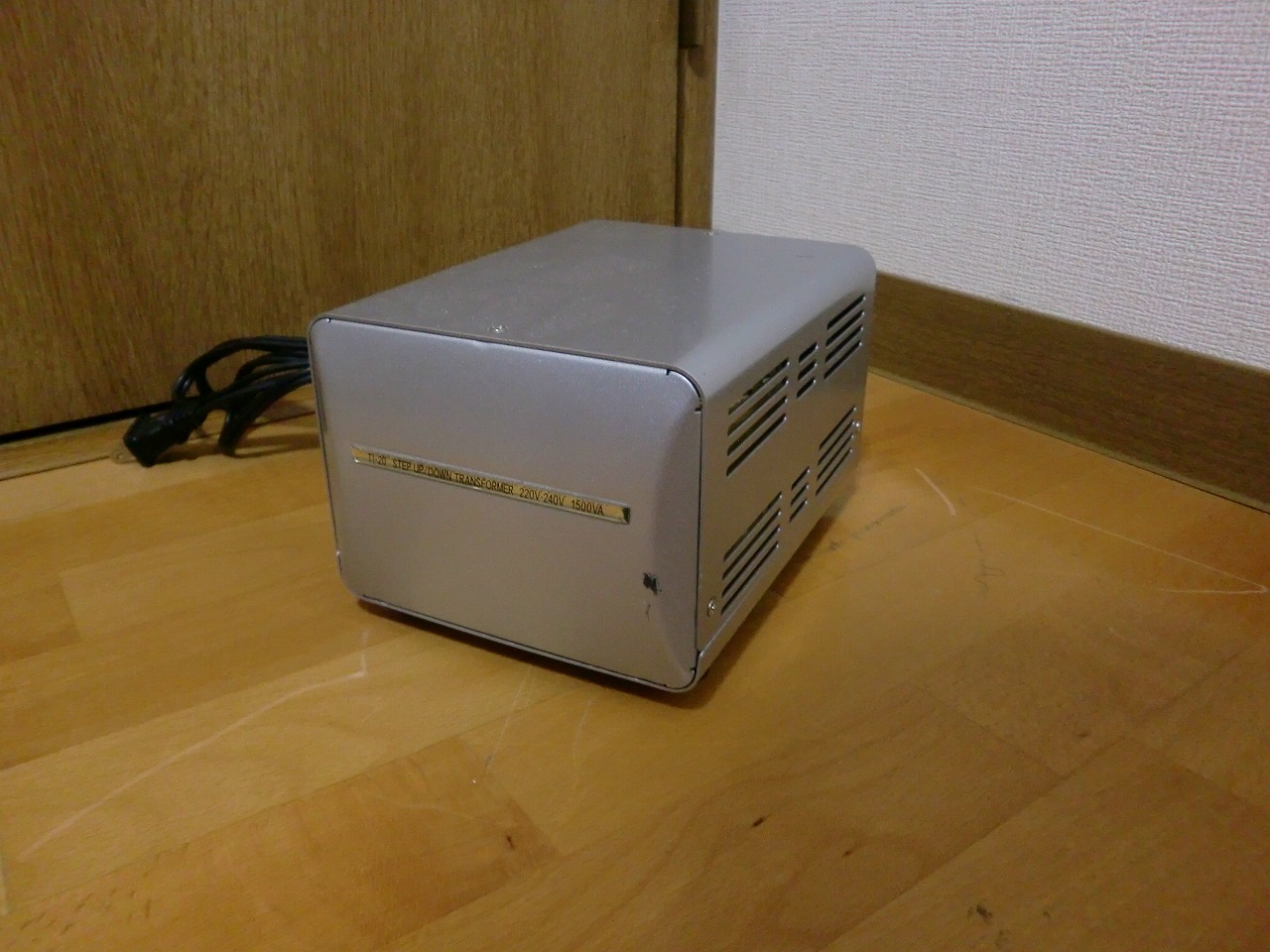 変圧器 KASHIMURA TI-37 カシムラ アップダウントランス AC220～240V