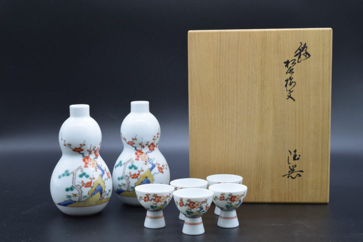 十四代 酒井田柿右衛門『錦 松竹梅文 酒器』 ｜骨董品買取 緑和堂