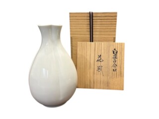 井上 萬二 作 『青白磁青海波文 徳利』 買取価格相場｜骨董品買取 緑和堂