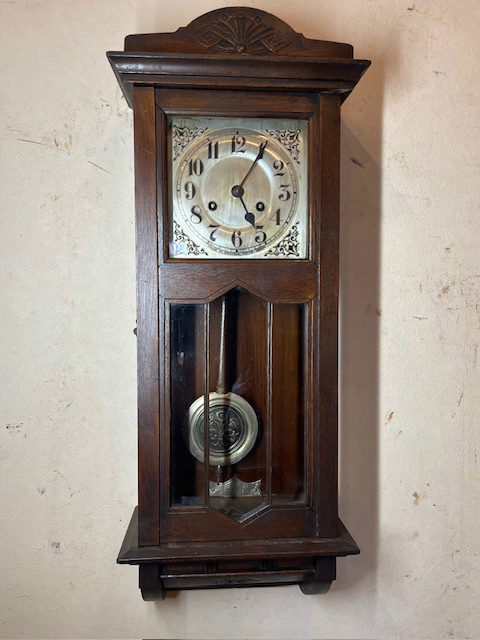 昔懐かしいアンティーク柱時計をお届け|WATERBURY