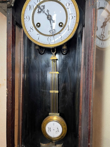 昔懐かしいアンティーク柱時計をお届け|WATERBURY