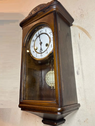 昔懐かしいアンティーク柱時計をお届け|WATERBURY