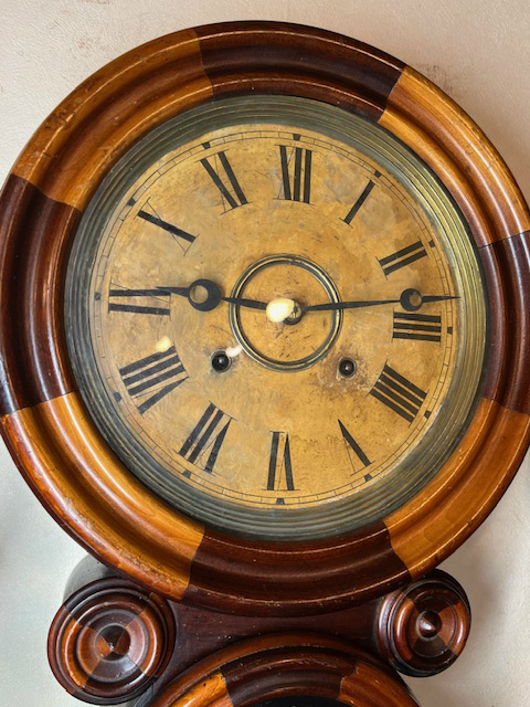 昔懐かしいアンティーク柱時計をお届け|WATERBURY