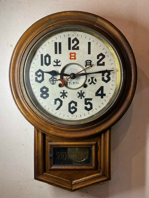 昔懐かしいアンティーク柱時計をお届け|WATERBURY