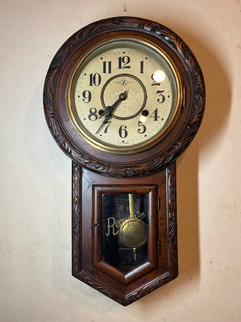 昔懐かしいアンティーク柱時計をお届け|WATERBURY