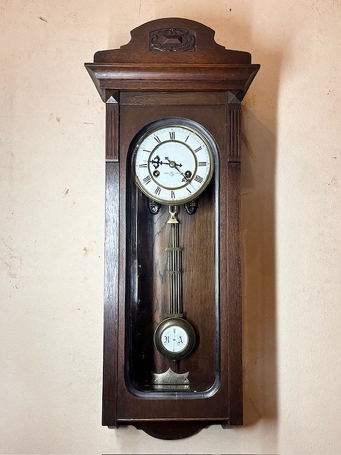 昔懐かしいアンティーク柱時計をお届け|WATERBURY