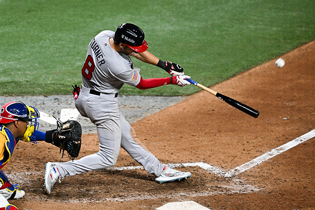 トレイ・ターナーの逆転満塁本塁打でアメリカがベネズエラを下し準決勝