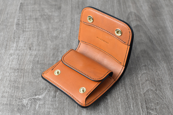 フルグレインブライドルレザーの特別カラーを用いた革小物についての