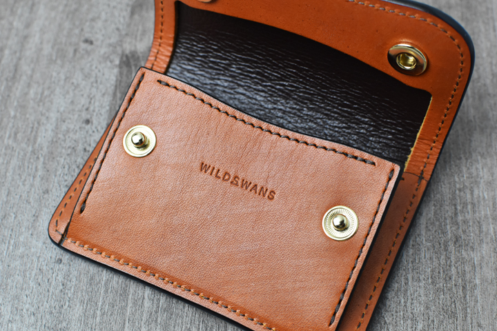 フルグレインブライドルレザーの特別カラーを用いた革小物についての