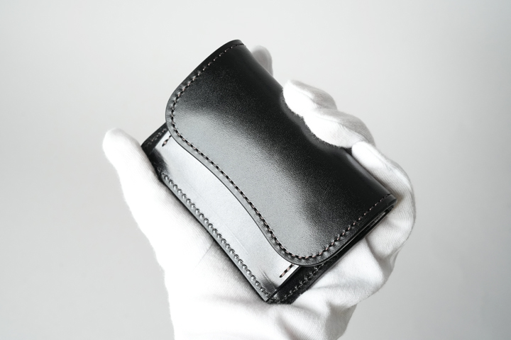 多機能型コインケース・サドルプルアップ/TONGUE(タング)についての