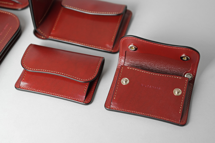 強さと情熱を持つ大人の装い バーガンディ | WILDSWANS(ワイルド