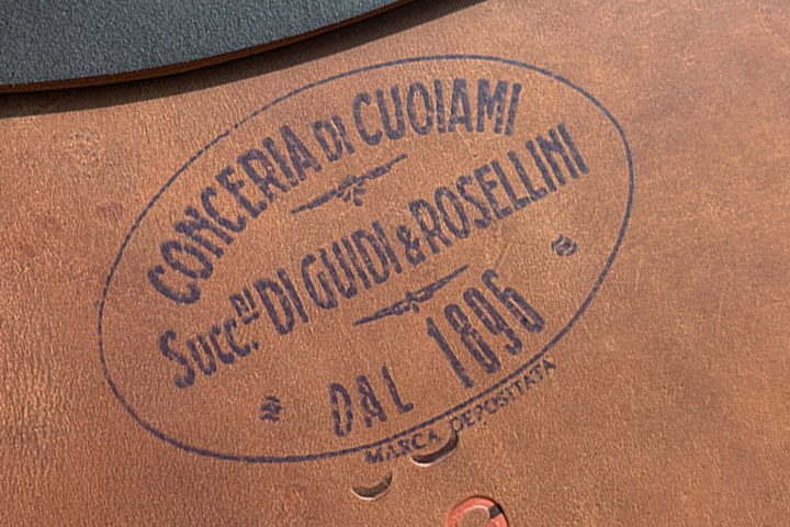 トスカーナからやってきたコードバンで製作したWILDSWANSの革小物