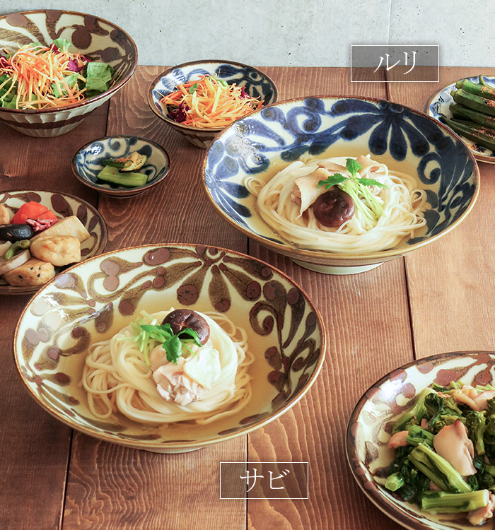 料理が引き立つ和カフェ風デザイン、沖縄食器風の唐草模様がおしゃれな