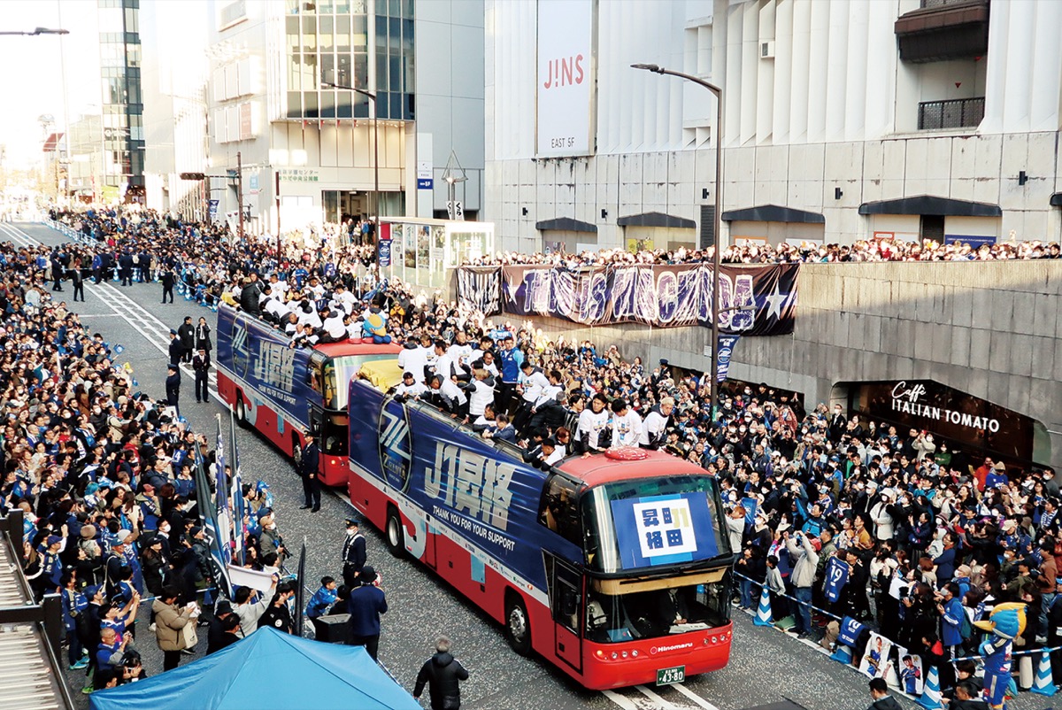 町田ゼルビア 昇格パレードに8千人 監督「想像していない規模