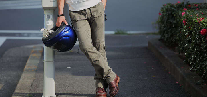 一見カジュアル。でも高性能なライダースパンツ。｜TOKYOlife