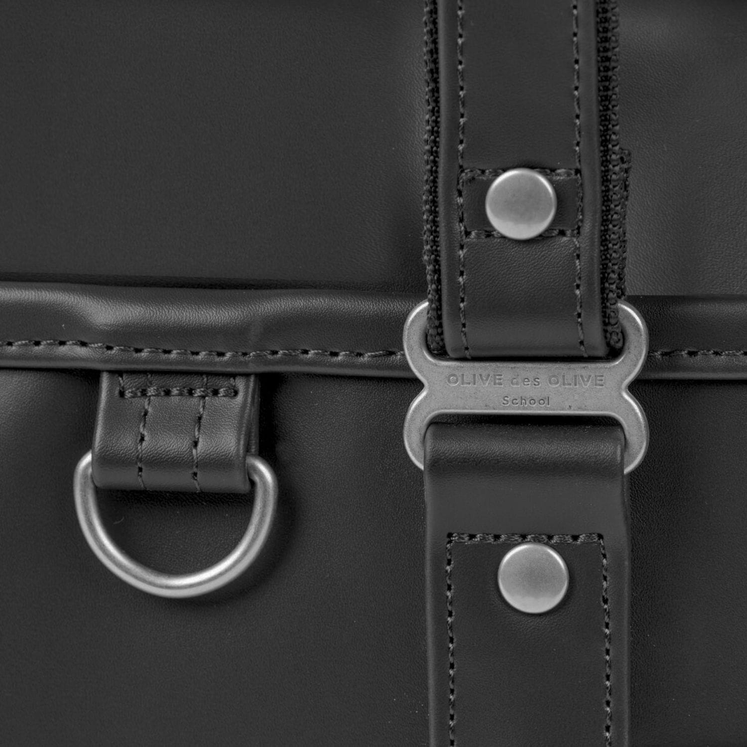 公式ショップ限定】クラウン刺繍 合皮スクールバッグ