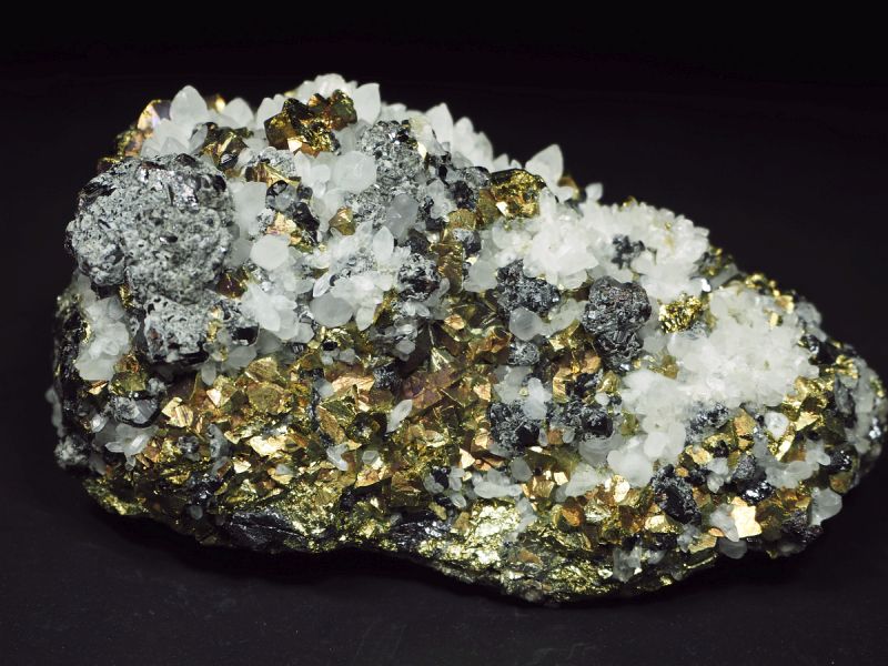 黄銅鉱 閃亜鉛鉱 黄鉄鉱 水晶 尾太鉱山産 681g (164)