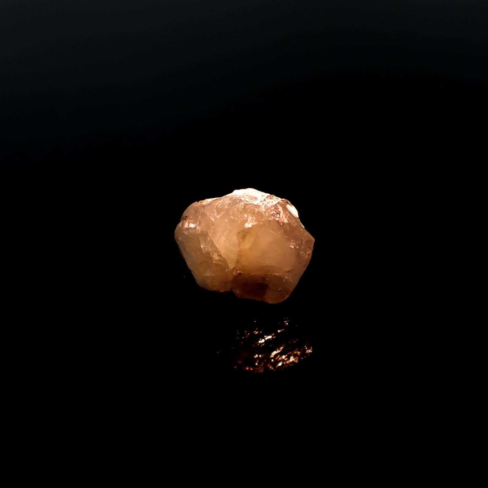 アレキサンドライト 原石 ロシア産 13.62ct / 14x12mm前後 [240427021