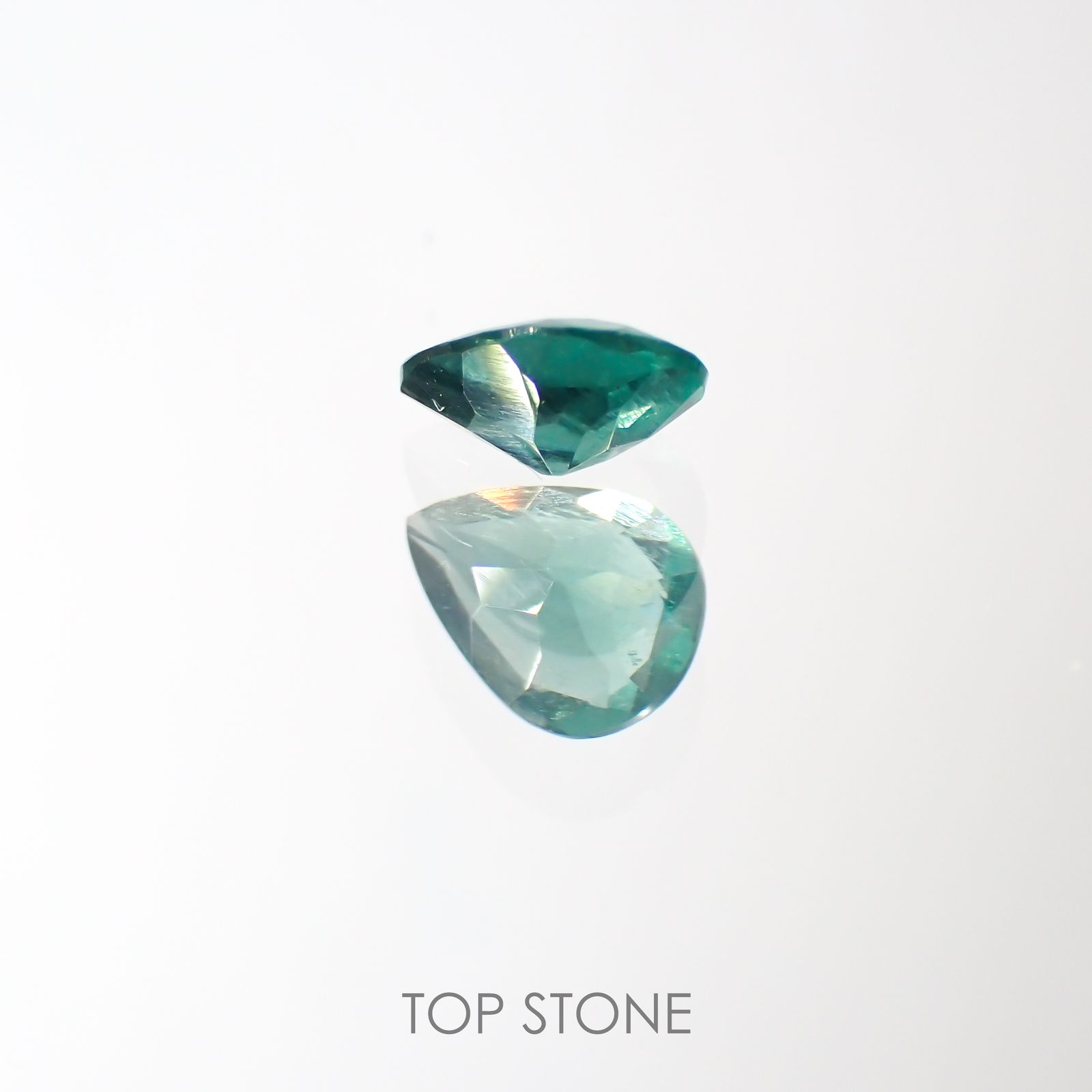 グリーンアパタイト(ノーブルモロキサイト)(宝石名アパタイト