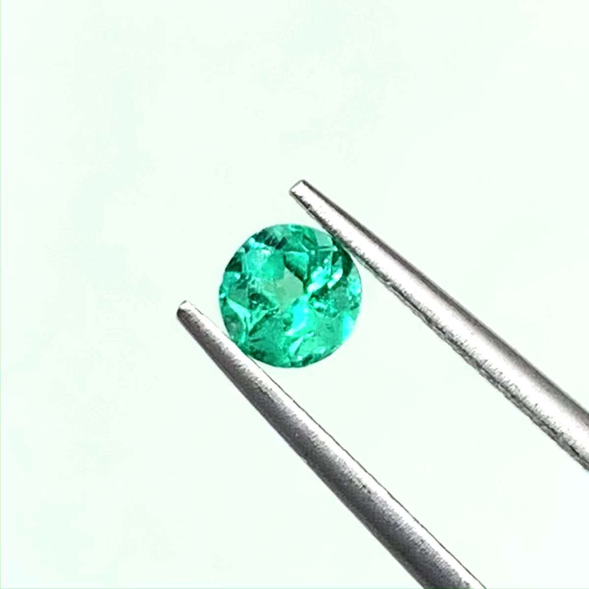 エメラルド(宝石名エメラルド) コロンビア産 0.375ct ソ付(彩珠