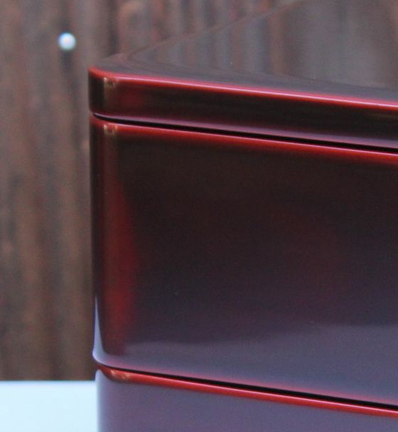 二段重箱（7寸隅丸型）溜呂色 308,000円（税込） | 輪島塗の塗師屋