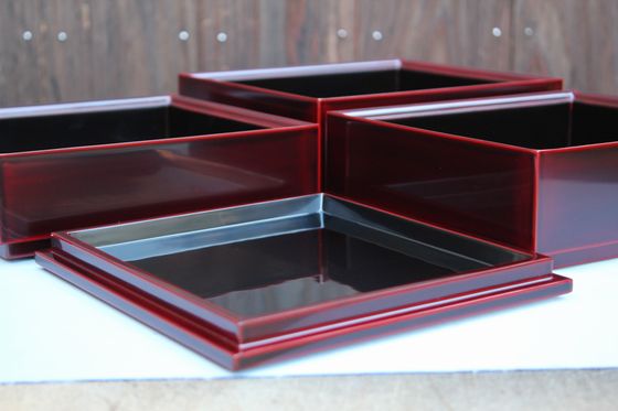 三段重箱（6寸×6.5寸）溜呂色 297,000円（税込） | 輪島塗の塗師屋