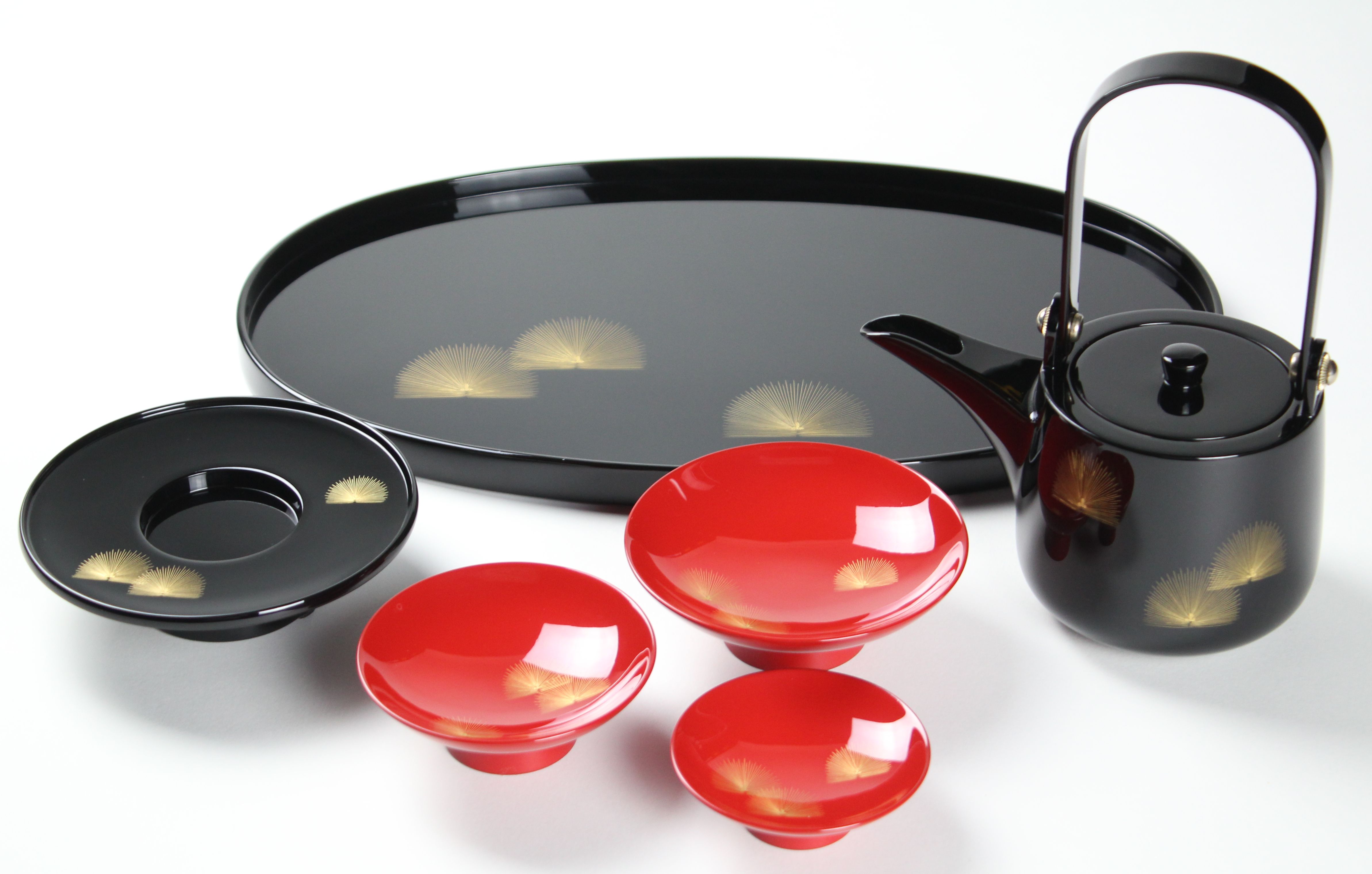 屠蘇器（小判盆型）寿松沈金 330,000円（税込） | 輪島塗の塗師屋 輪島