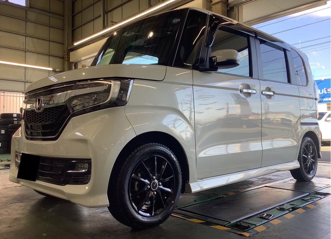 ホンダ・JF3 N-BOXカスタム】スタッドレスタイヤホイールセット取付け