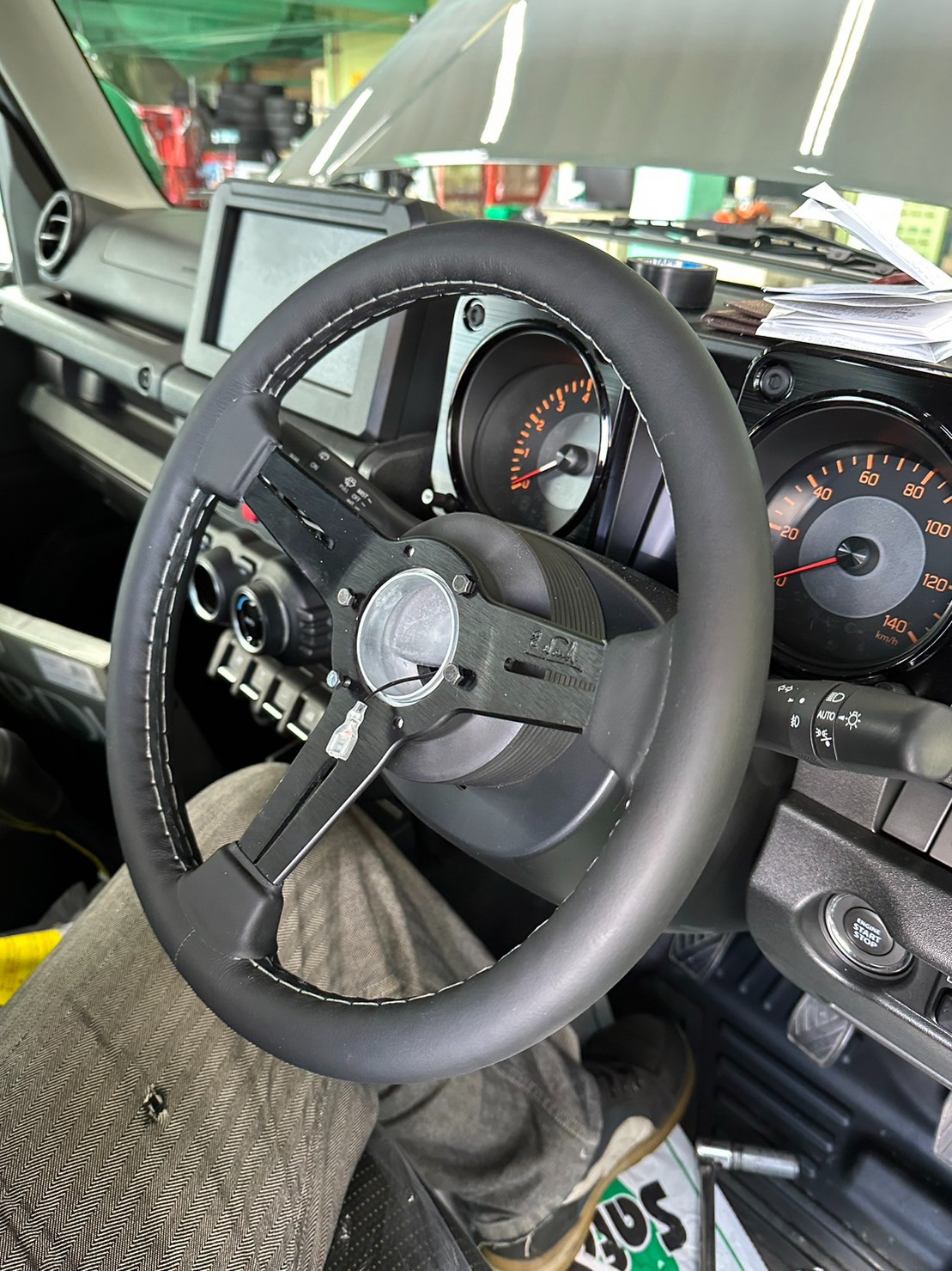 ジムニーJB64にナルディステアリング装着しました！ | 店舗おススメ