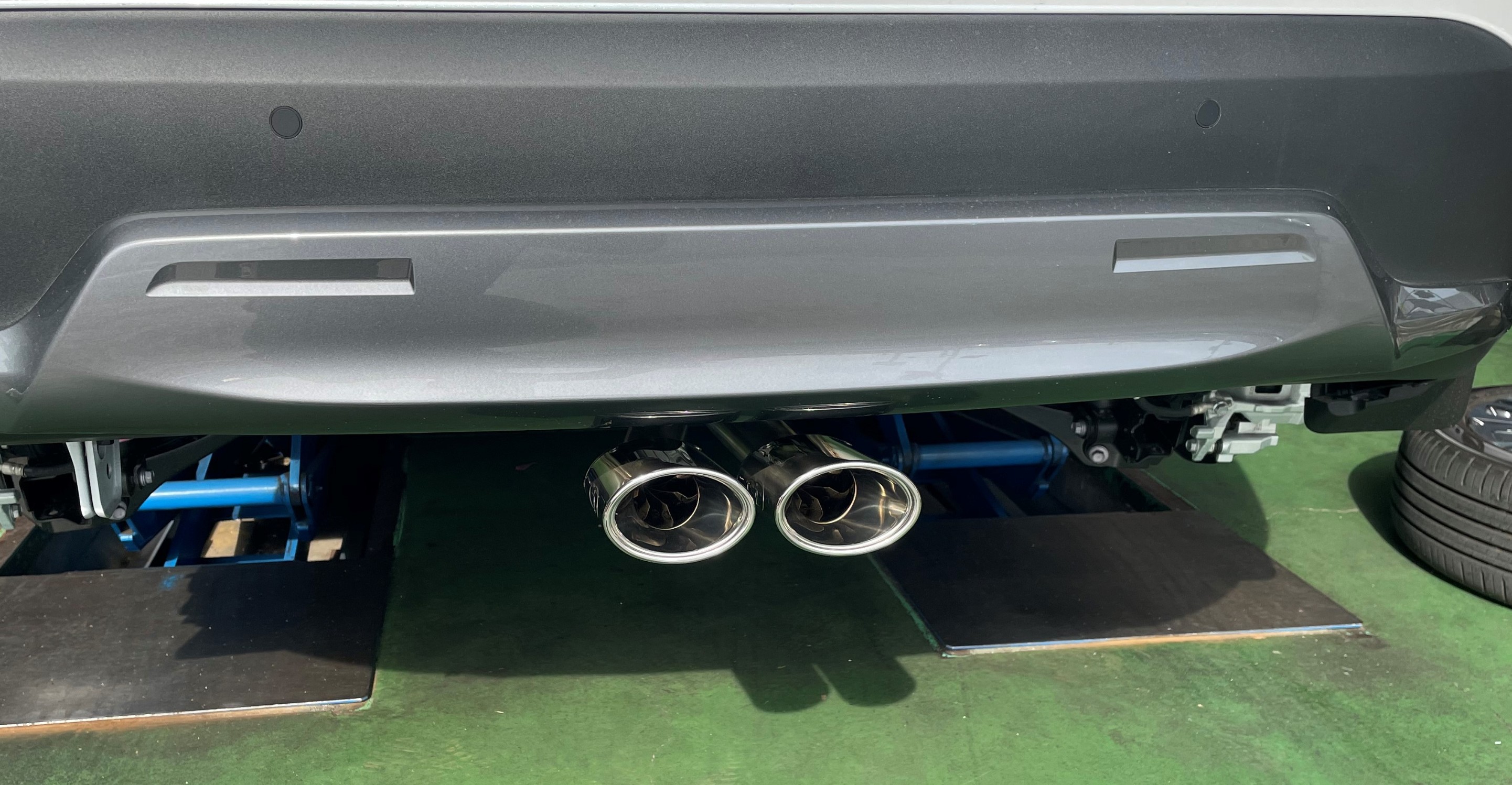 トヨタ ヤリスクロス】～ガナドール Vertex 4WD/SUV～ マフラー取付