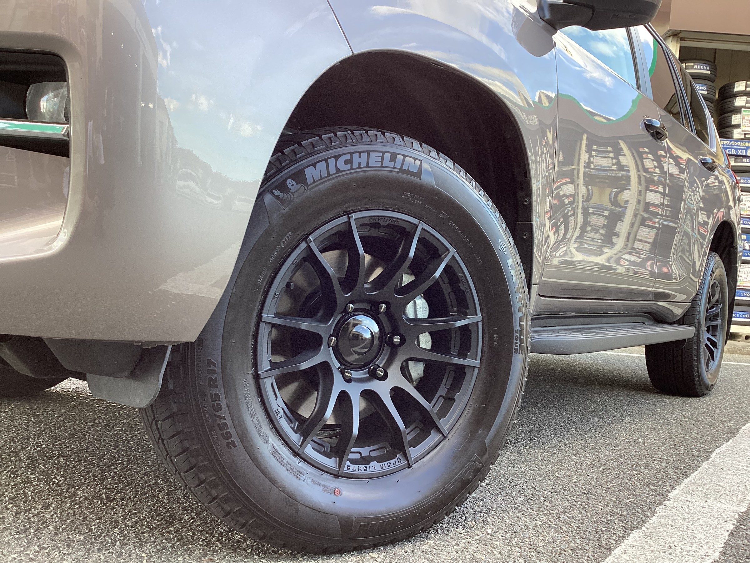 ランドクルーザー プラド】17インチホイール交換☆RAYS☆ | 店舗お