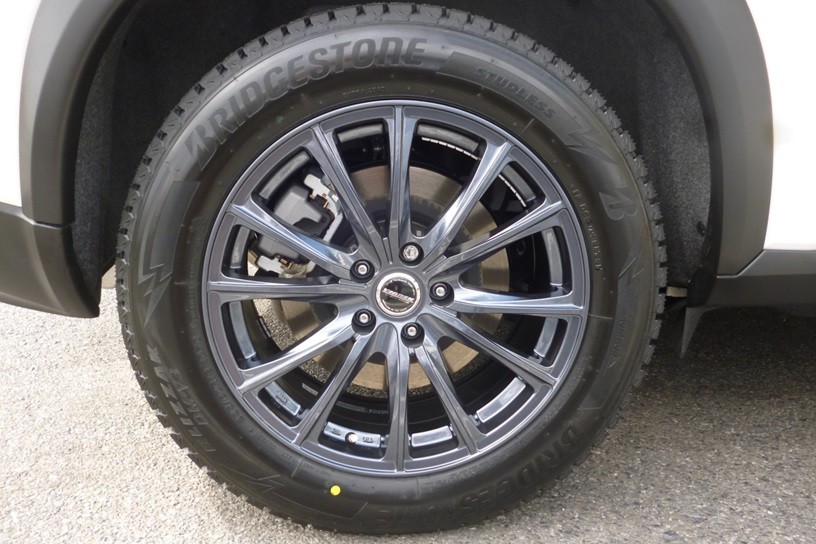 新型モデルお任せください♪☆エクストレイル（T33）スタッドレス