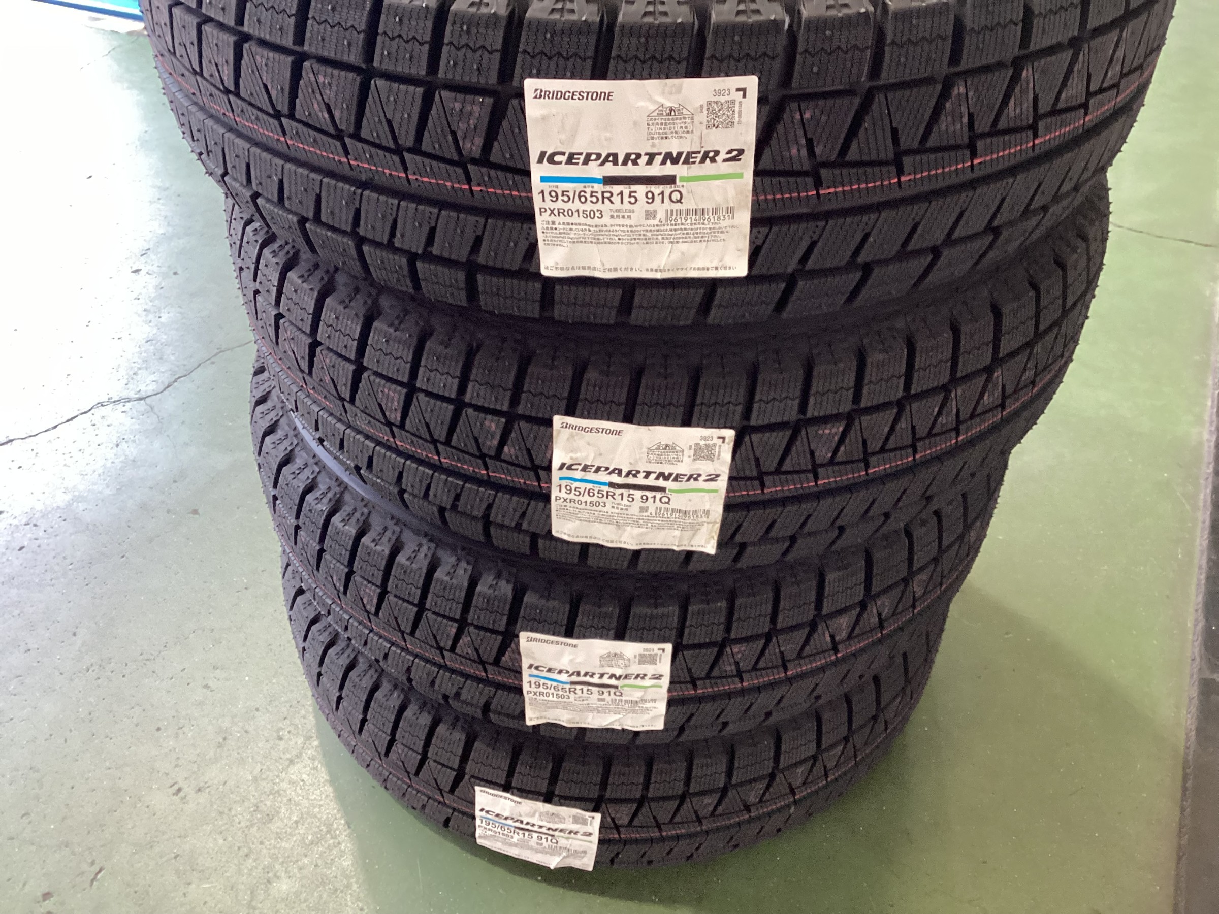 お買い得スタッドレスタイヤ アイスパートナー2 トヨタ VOXYへタイヤ