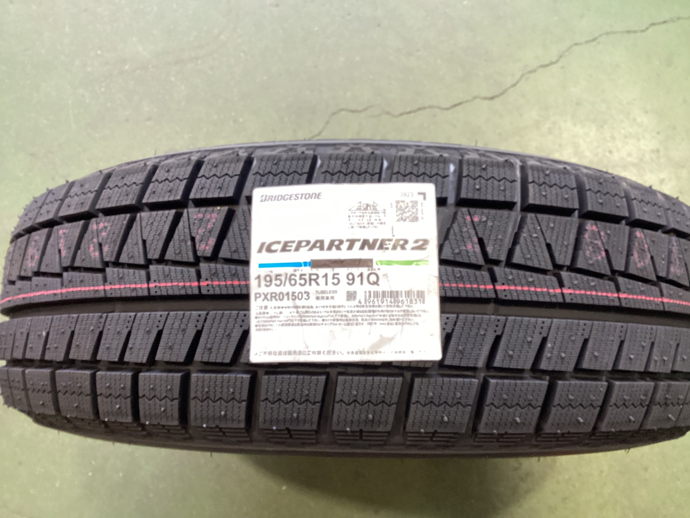 お買い得スタッドレスタイヤ アイスパートナー2 トヨタ VOXYへタイヤ