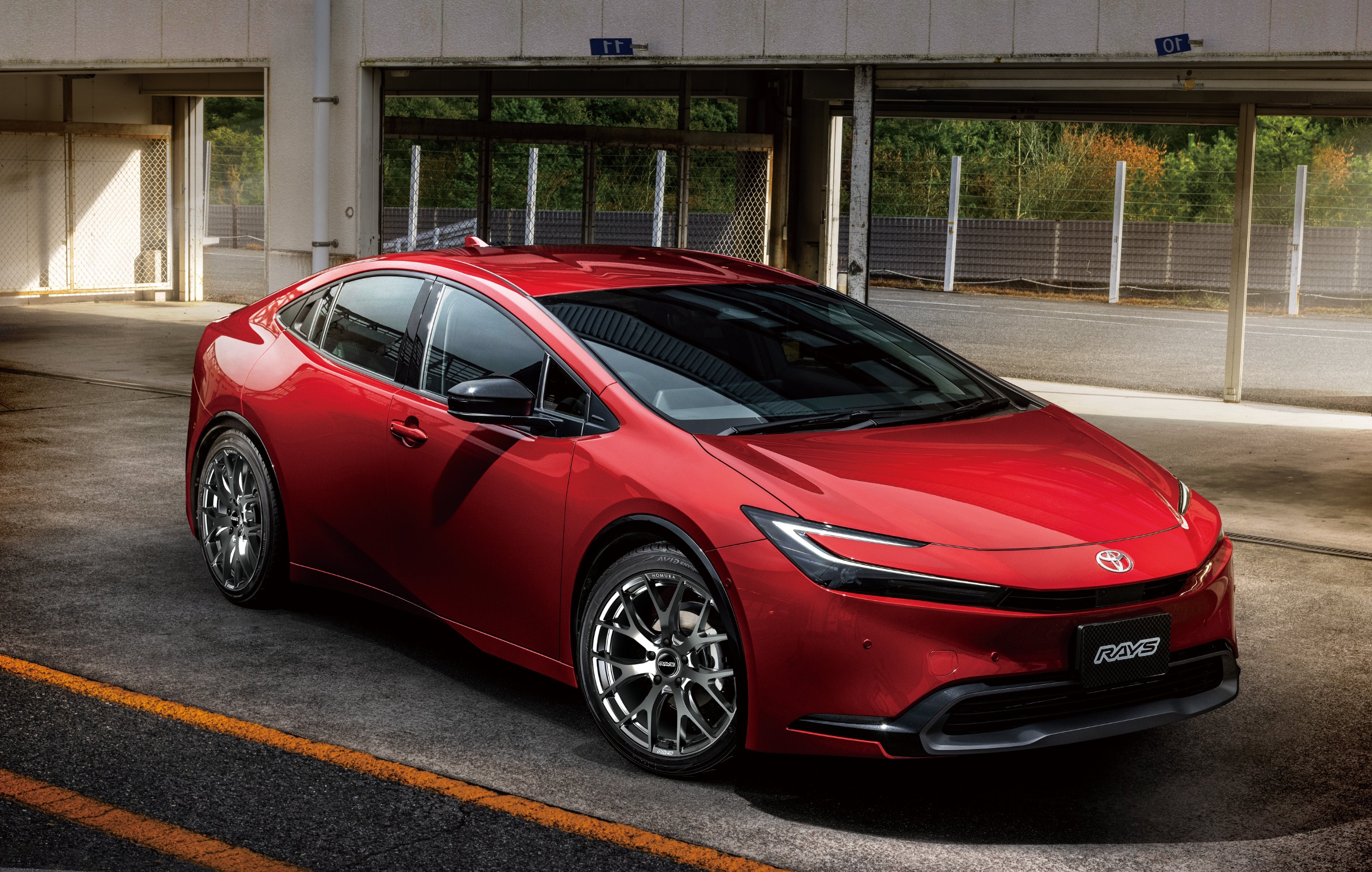 プリウス (60系) レイズ HOMURA 2×7FT 19インチ即日取付けできます