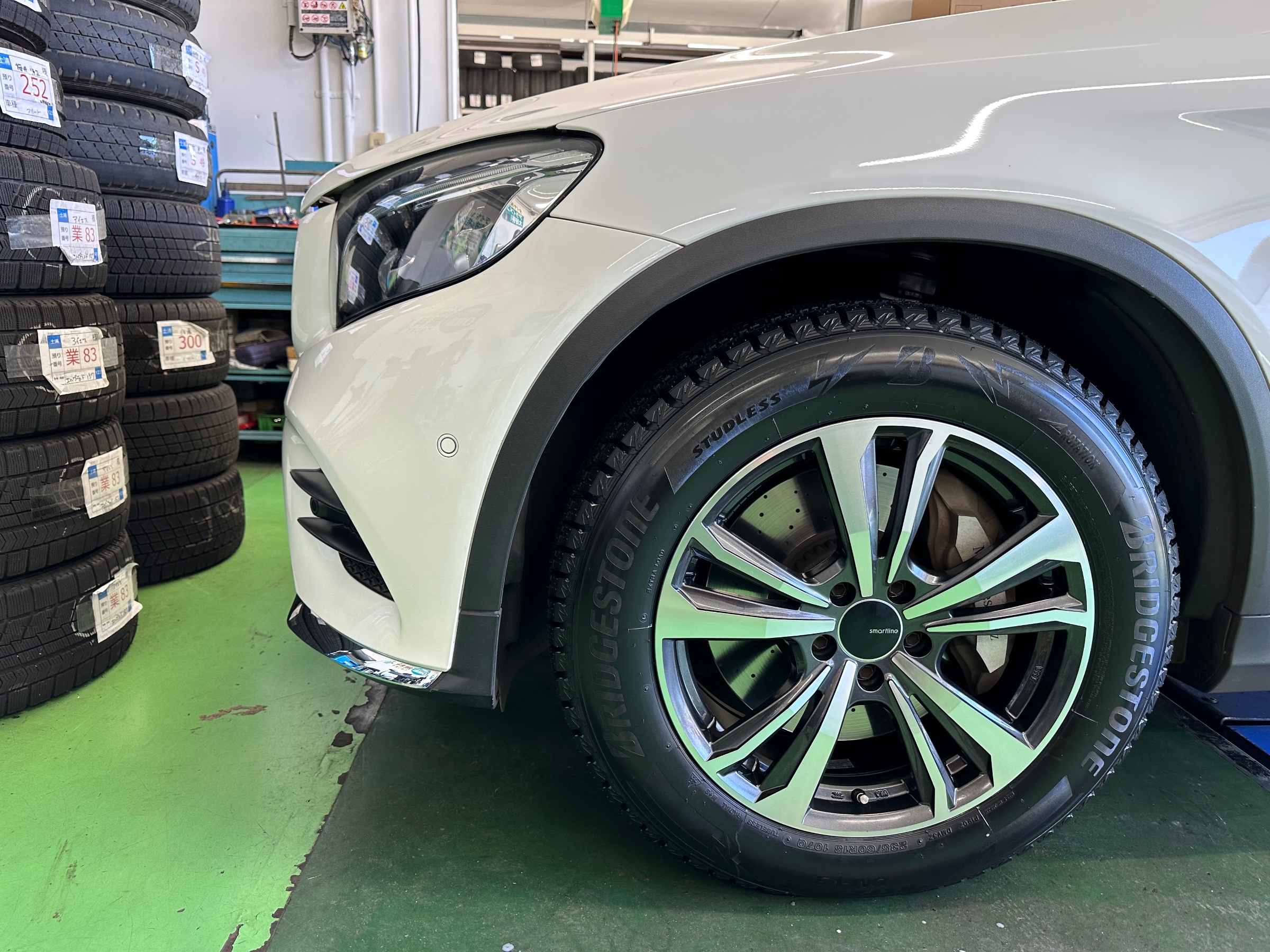 メルセデスベンツ・GLC220d】スタッドレスタイヤホイールセット取付