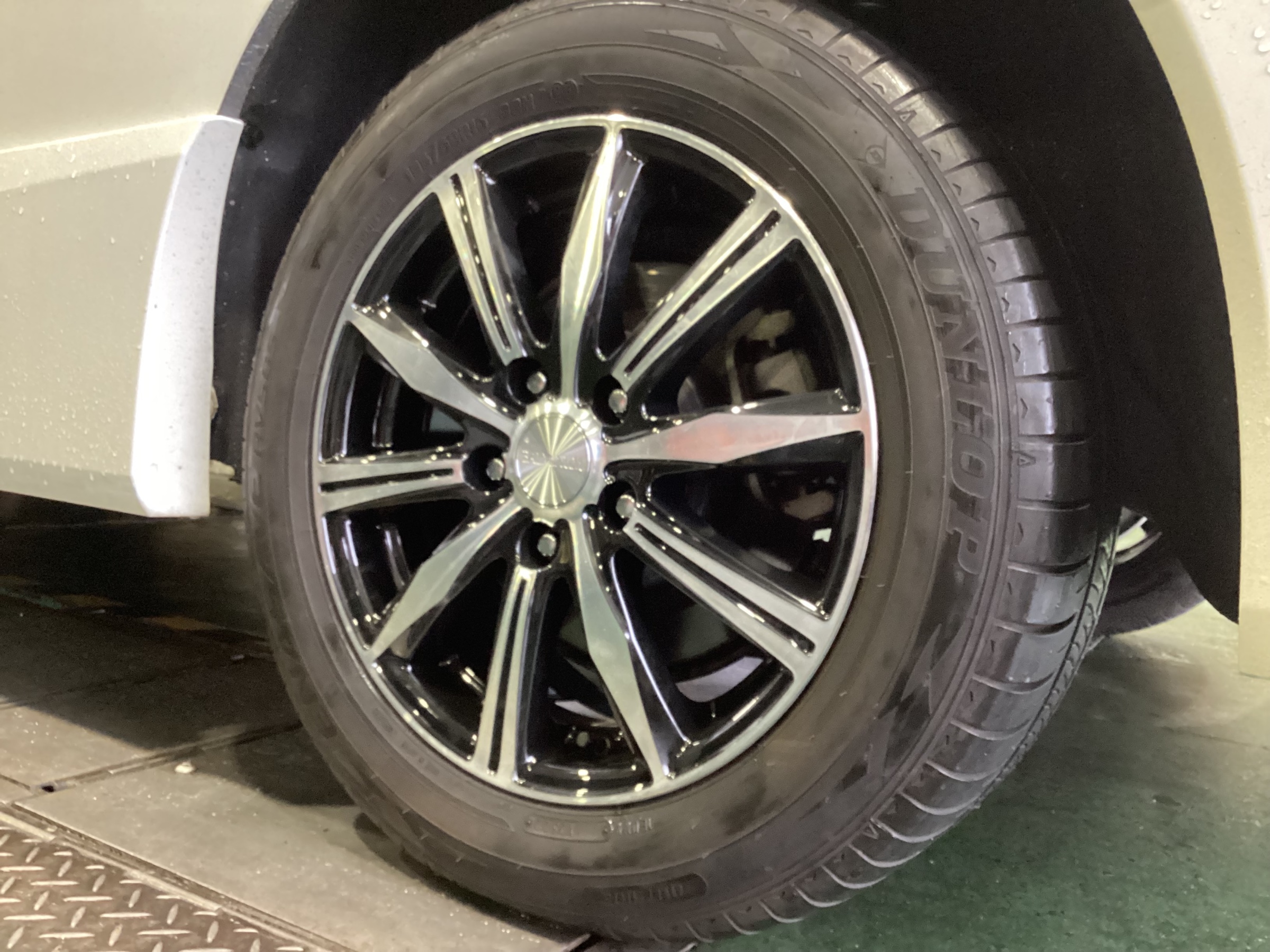 日産・セレナ】アルミホイール交換作業（ブリヂストン BALMINUM K10